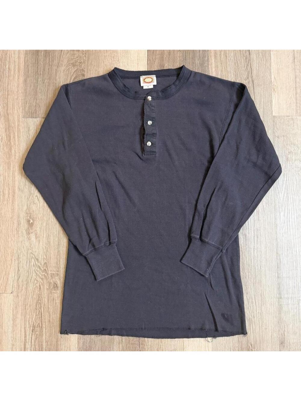 True vintage 1980s Banana Republic Navy blue long sleeve Henley shirt in XL
